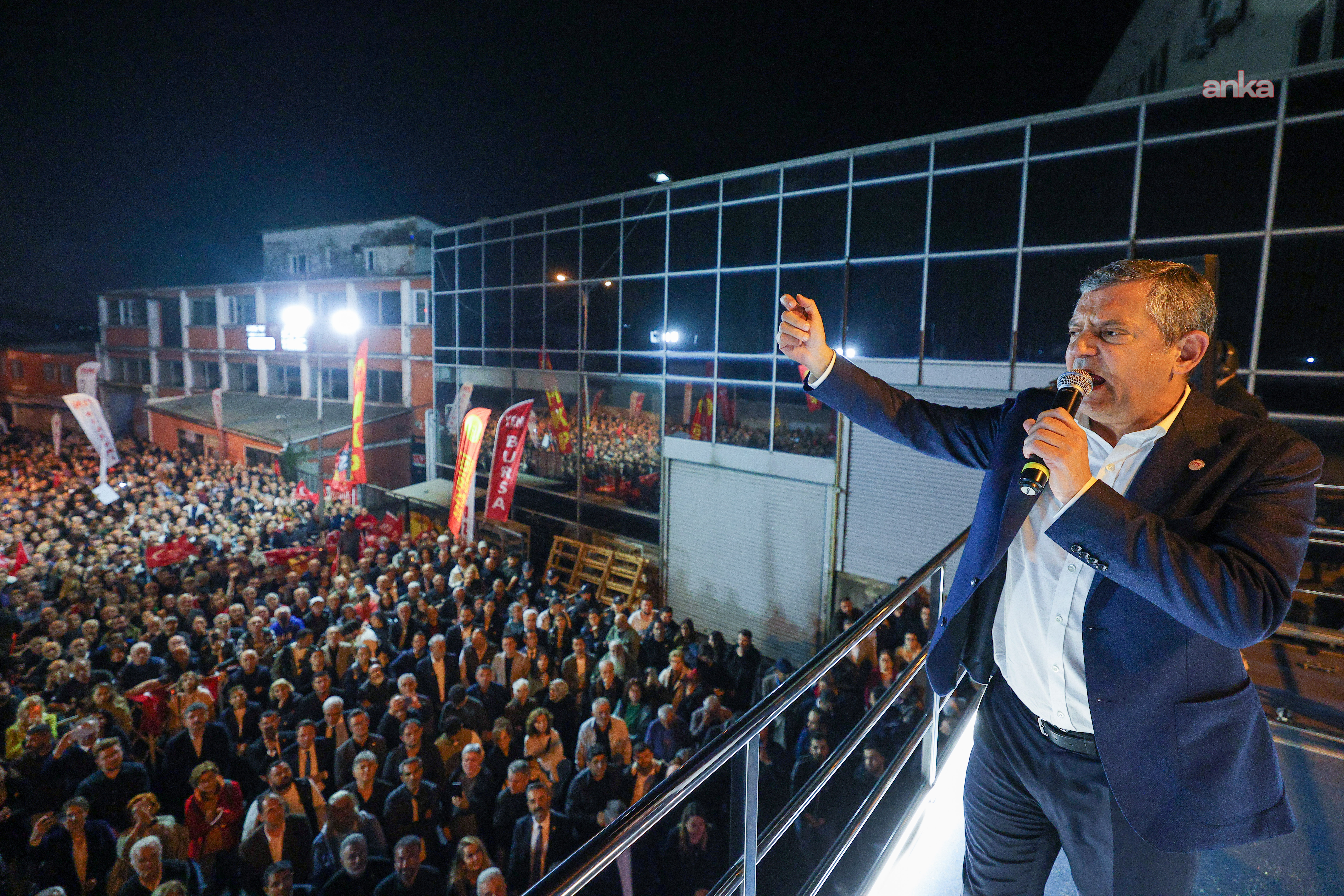 Özgür Özel yarın İzmir'de "Sansüre hayır, habere özgürlük" yürüyüşüne katılacak
