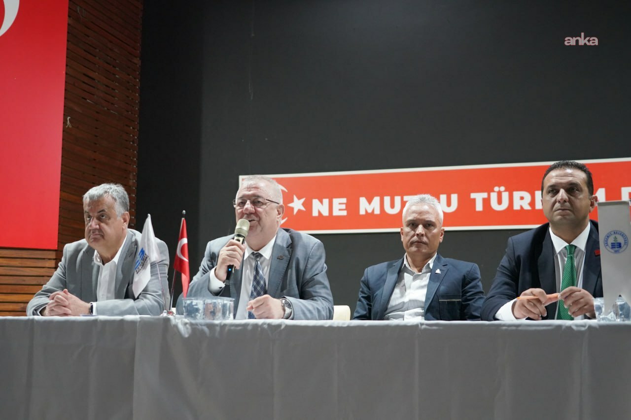 Edremit Belediye Başkanı Ertaş, halk buluşmalarında vatandaşları dinliyor
