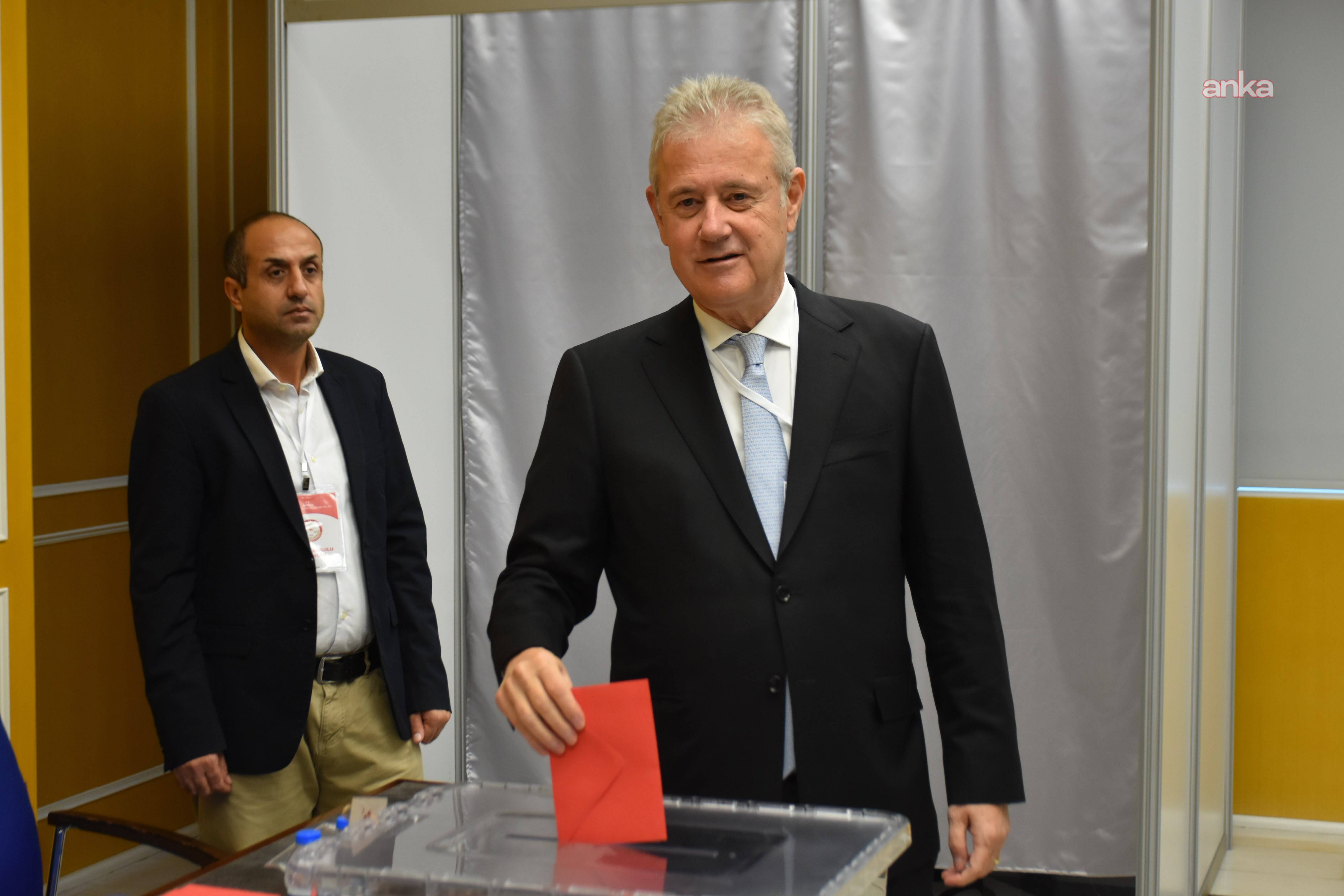 İZTO'da Mahmut Özgener 3'üncü kez başkan seçildi