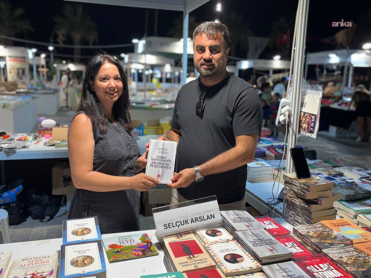 Bodrum'da Kitap ve Edebiyat Fuarı, okurları ağırlamayı sürdürüyor