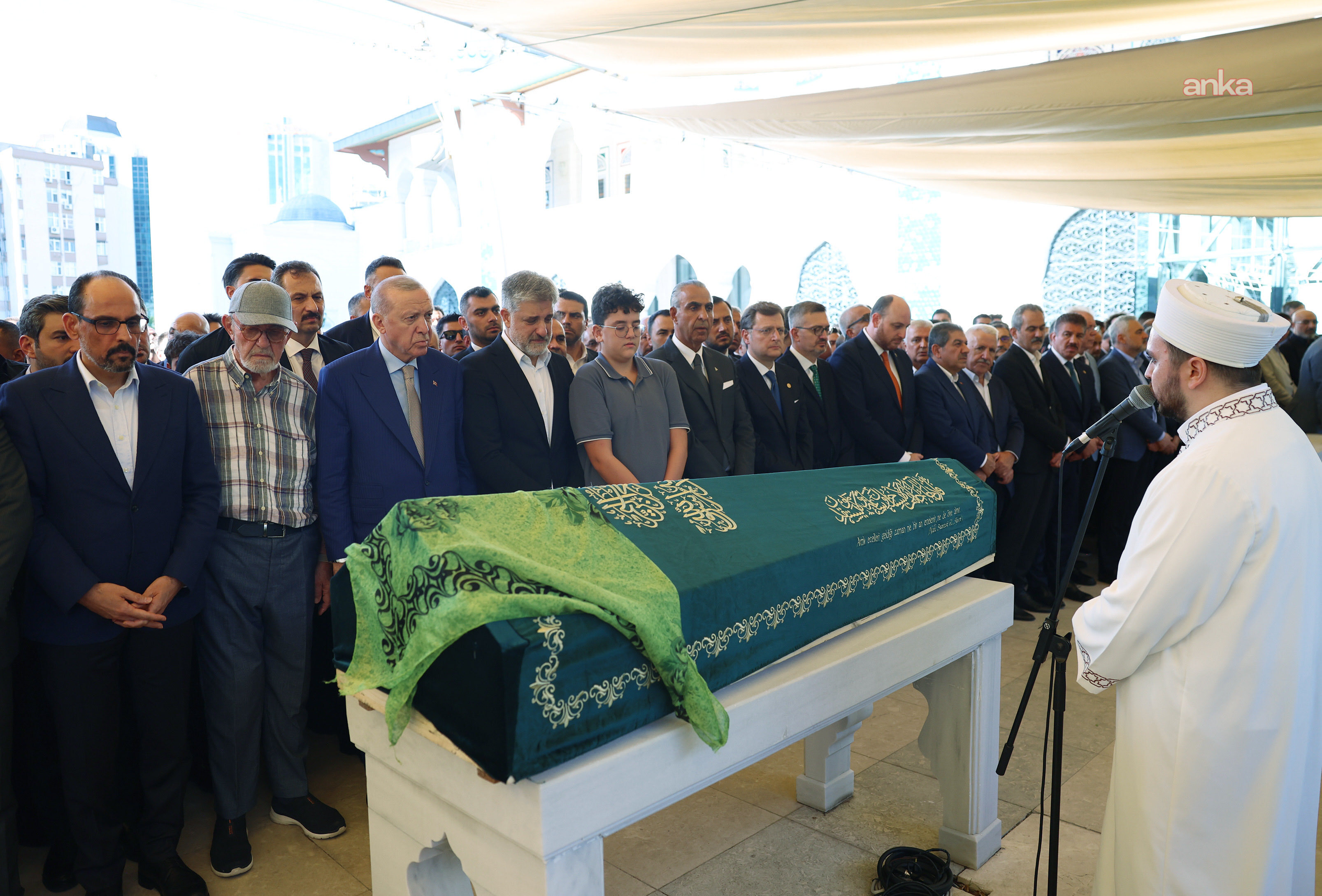 Cumhurbaşkanı Erdoğan, AK Partili Önen’in kızının cenaze namazına katıldı