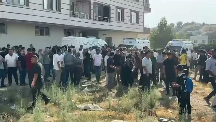 Cinnet getiren baba, ailesinden 3 kişiyi öldürdükten sonra yaşamına son verdi
