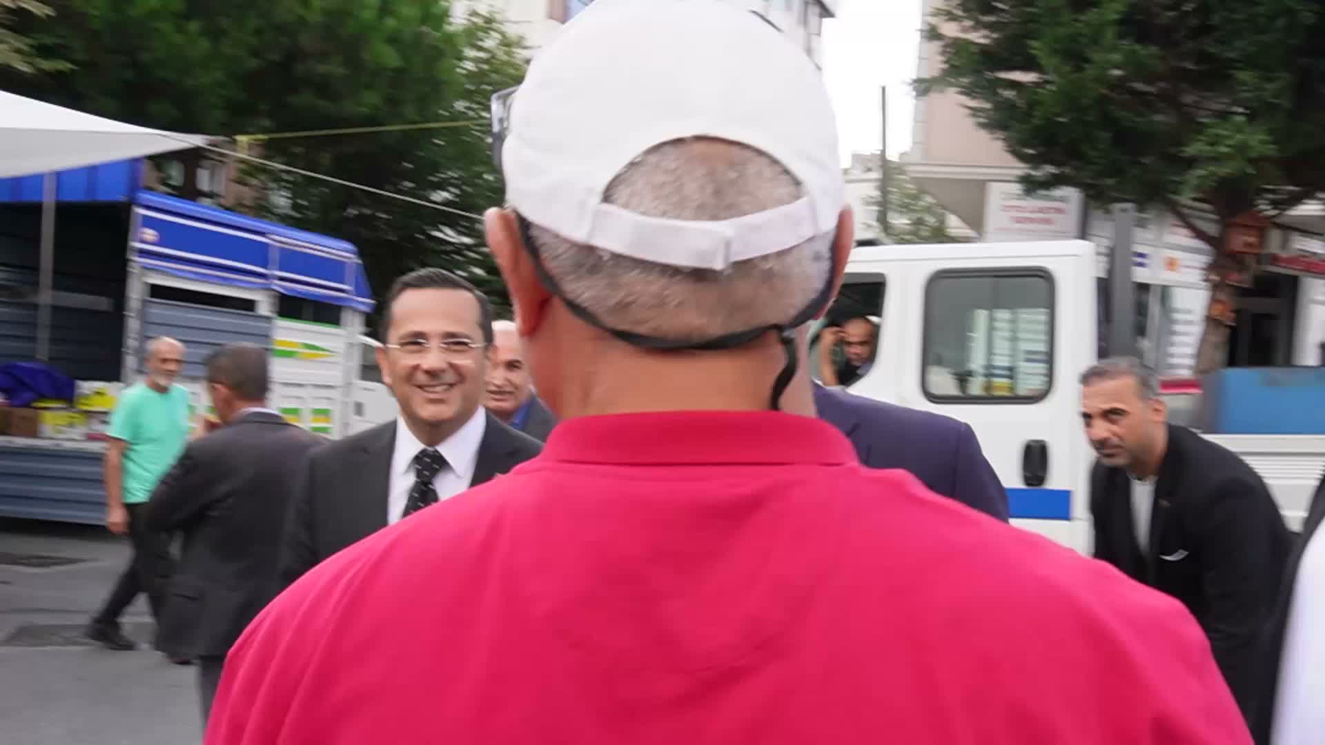 Gürsel Tekin'den pazar ziyareti: Bu sene en büyük şampiyon soğan