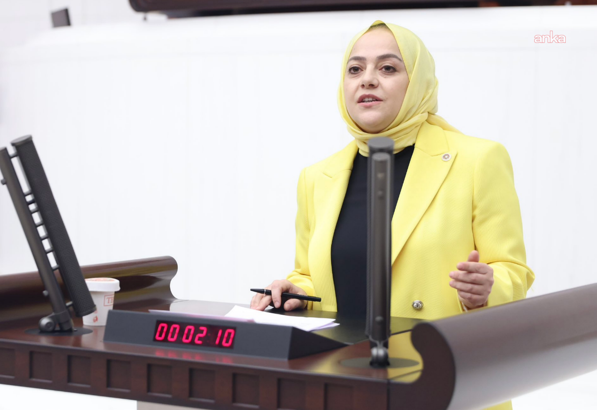 Sema Silkin Ün: "Gelecek Partimizi dün itibarıyla kapatma kararı aldık. Yeniyol Grubu’nda yasama çalışmalarına devam edeceğim"