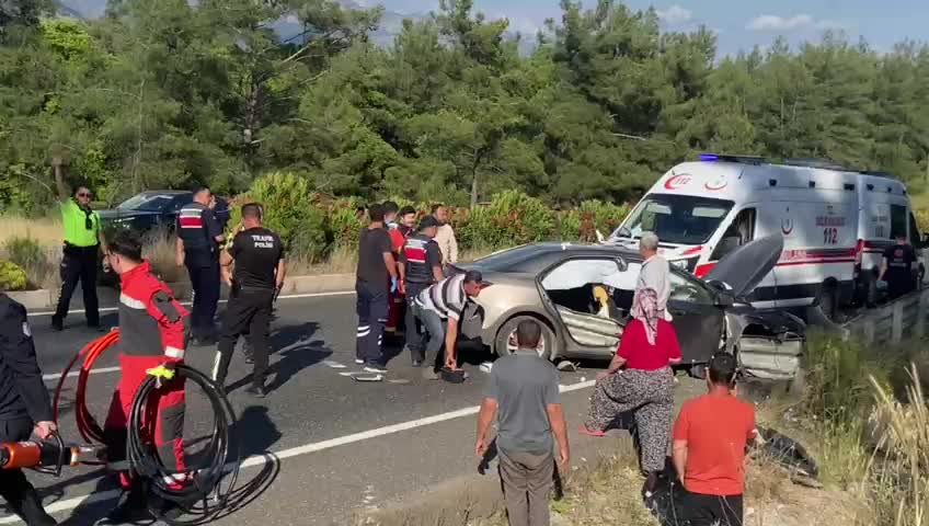 Köyceğiz’de trafik kazası: Anne ve çocuğu hayati tehlikede