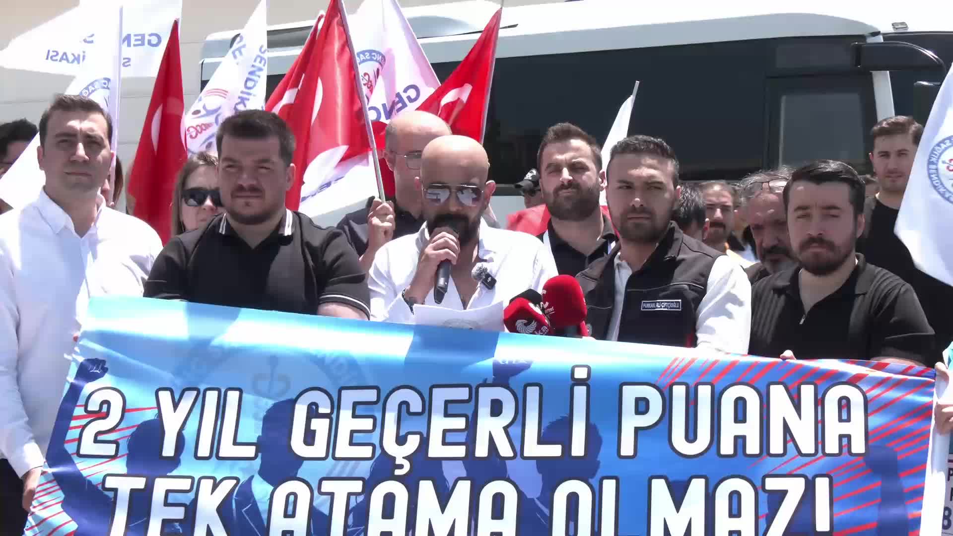 Sağlıkçılar, Sağlık Bakanlığı önünde: "2024 KPSS sağlık atamaları için ek kontenjan açıklanmalıdır"