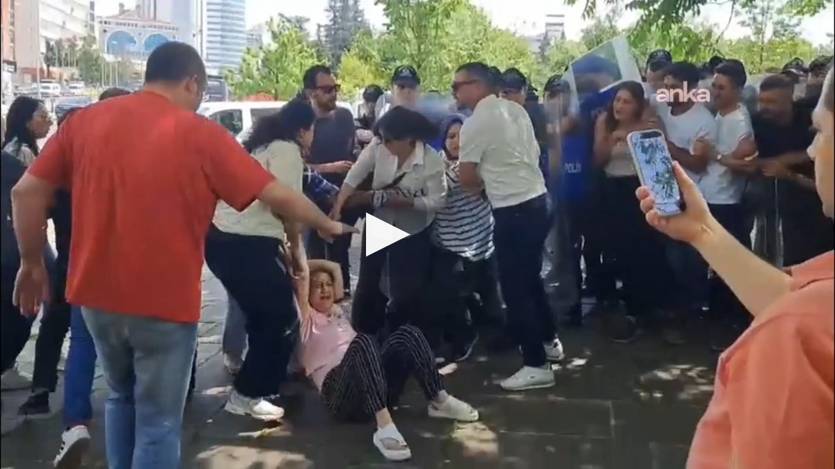 Açlık grevindeki öğretmenlere polis müdahalesi: Genel Başkan da dahil 14 kişi gözaltına alındı