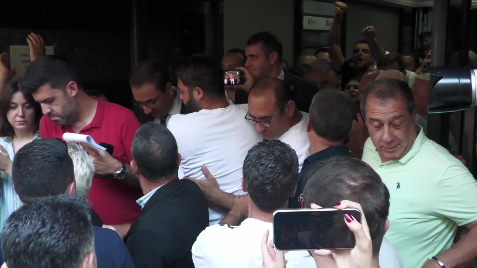 Görevden alınan CHP İzmir İl Başkanı Çağatay Güç: "Mücadelemizi sokakta ve halkla birlikte sürdüreceğiz”