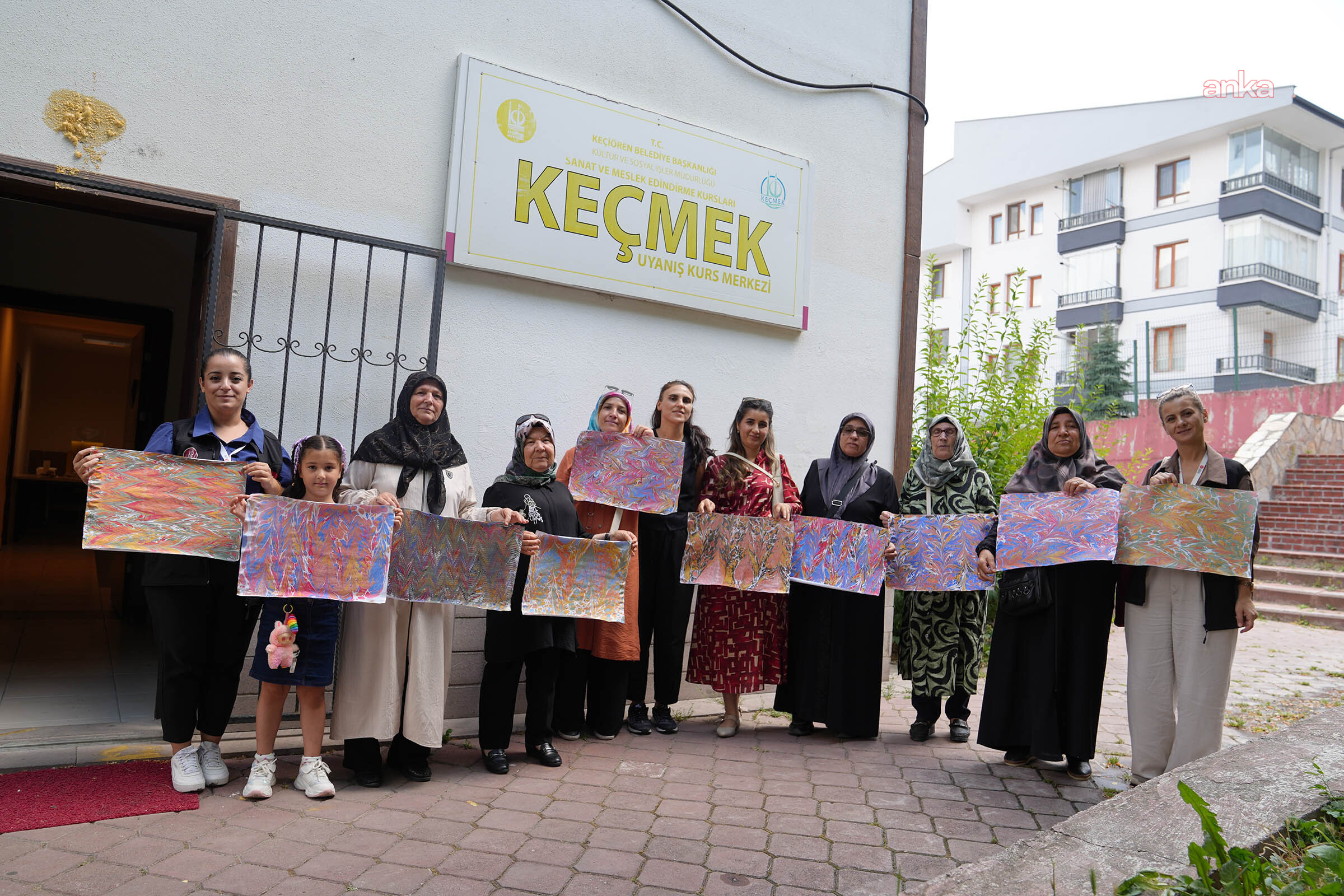 KEÇMEK'te şehit yakınlarına özel ebru sanatı atölyesi düzenlendi