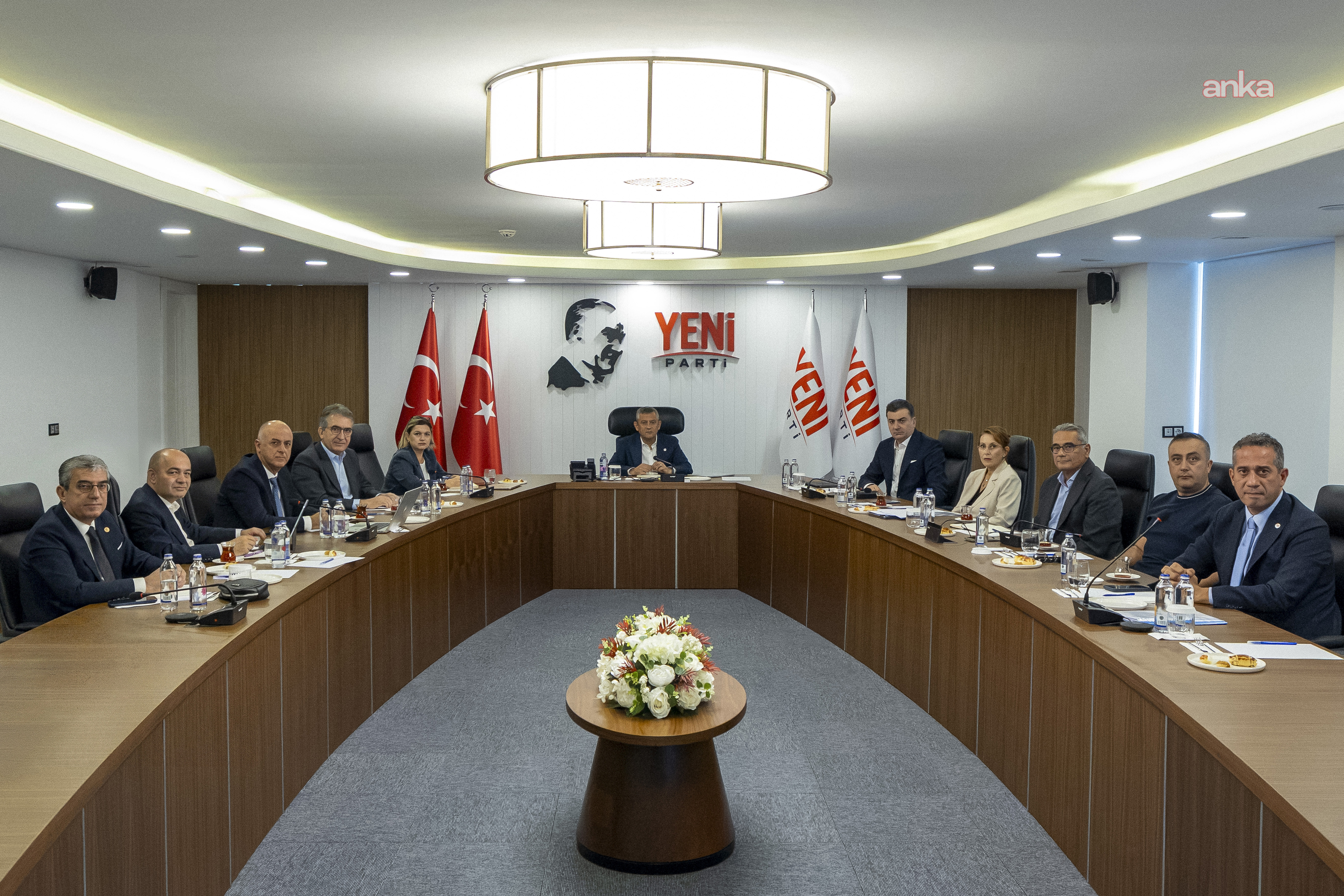 YENİ Parti, fon krizi masasını topladı