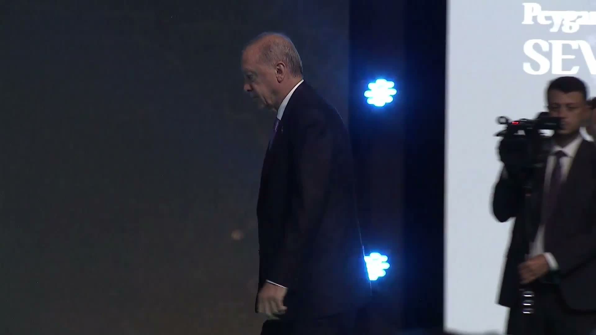 Cumhurbaşkanı Erdoğan: Ümmet-i Muhammed'in yeniden kenetlenmesini arzu ediyoruz