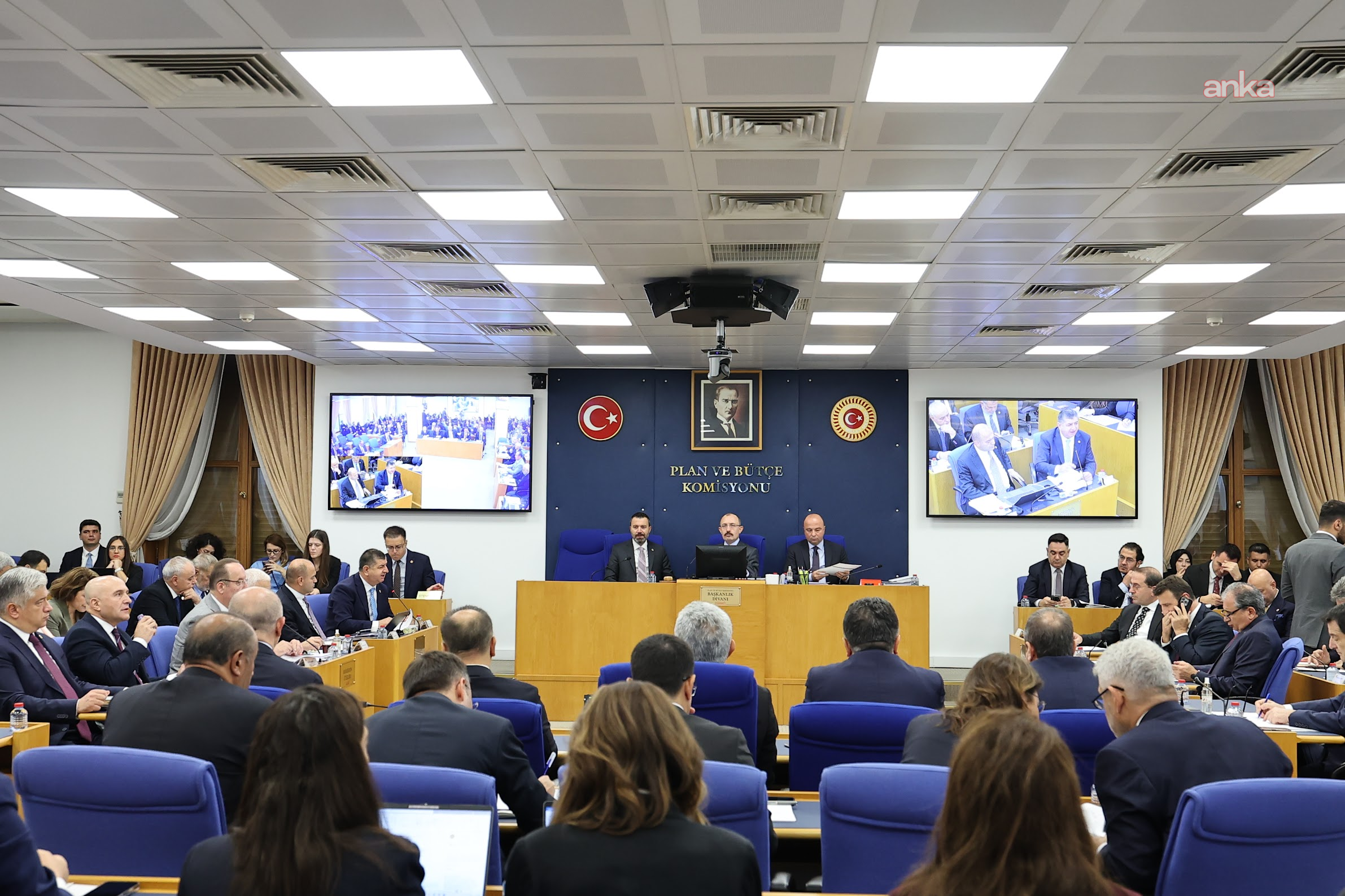 TBMM Plan ve Bütçe Komisyonu... DEM Partili Oluç: "SPK, BDDK ve Borsa İstanbul'un ihmallerinin açığa çıkarılması gerekiyor"