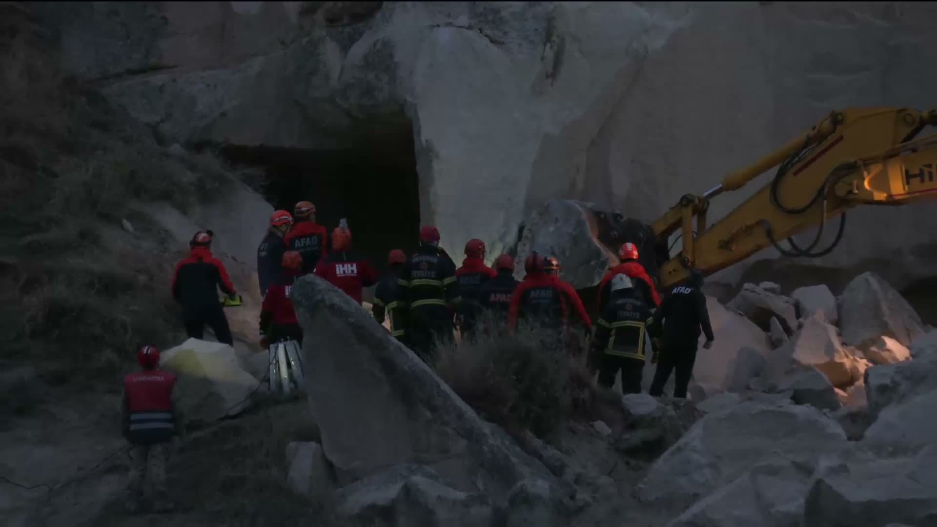 Göreme'de peribacasında meydana gelen çökmede can kaybı 3'e yükseldi