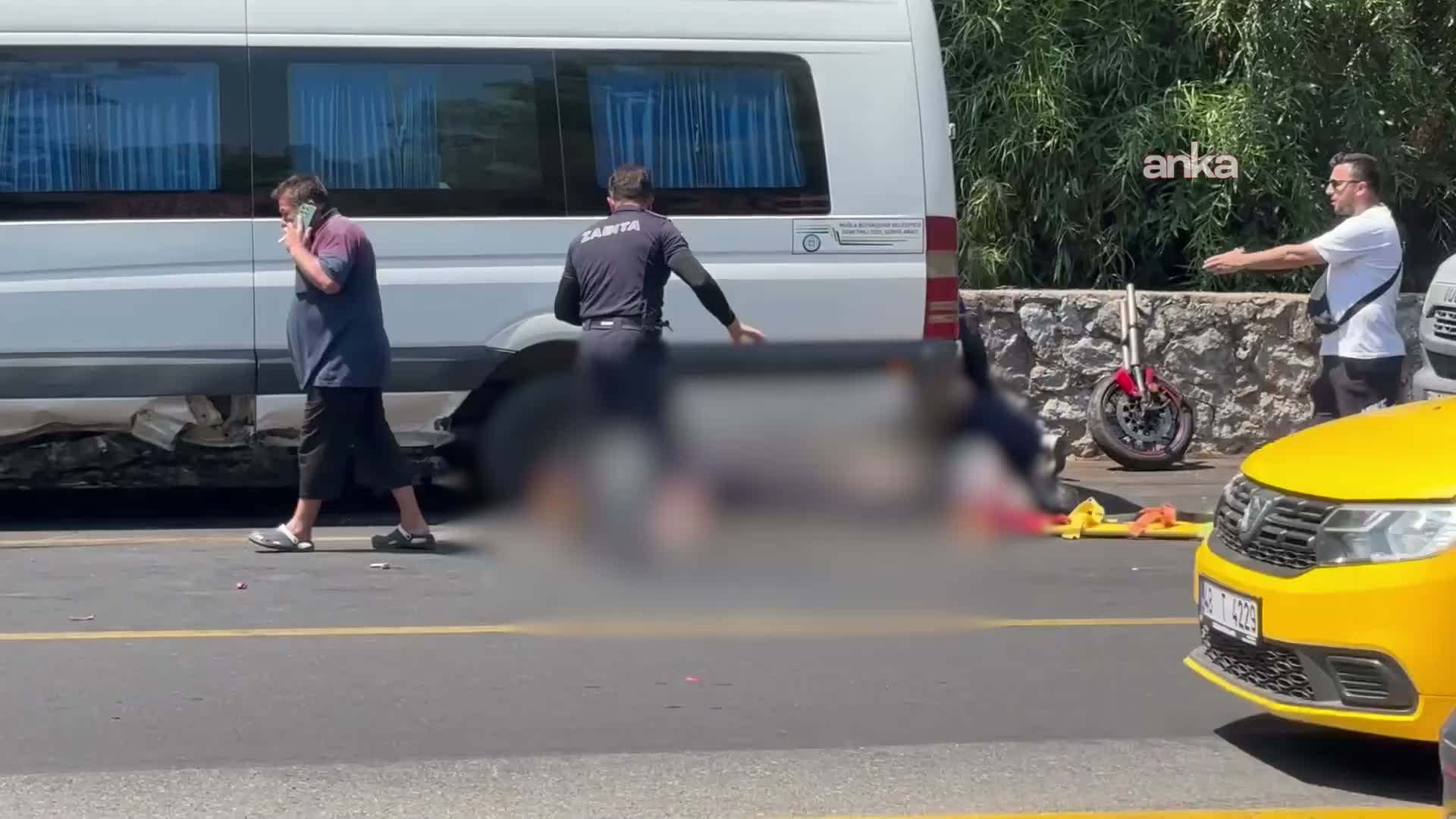 Marmaris’te motosiklet minibüse çarptı: 1 ölü, 1 ağır yaralı