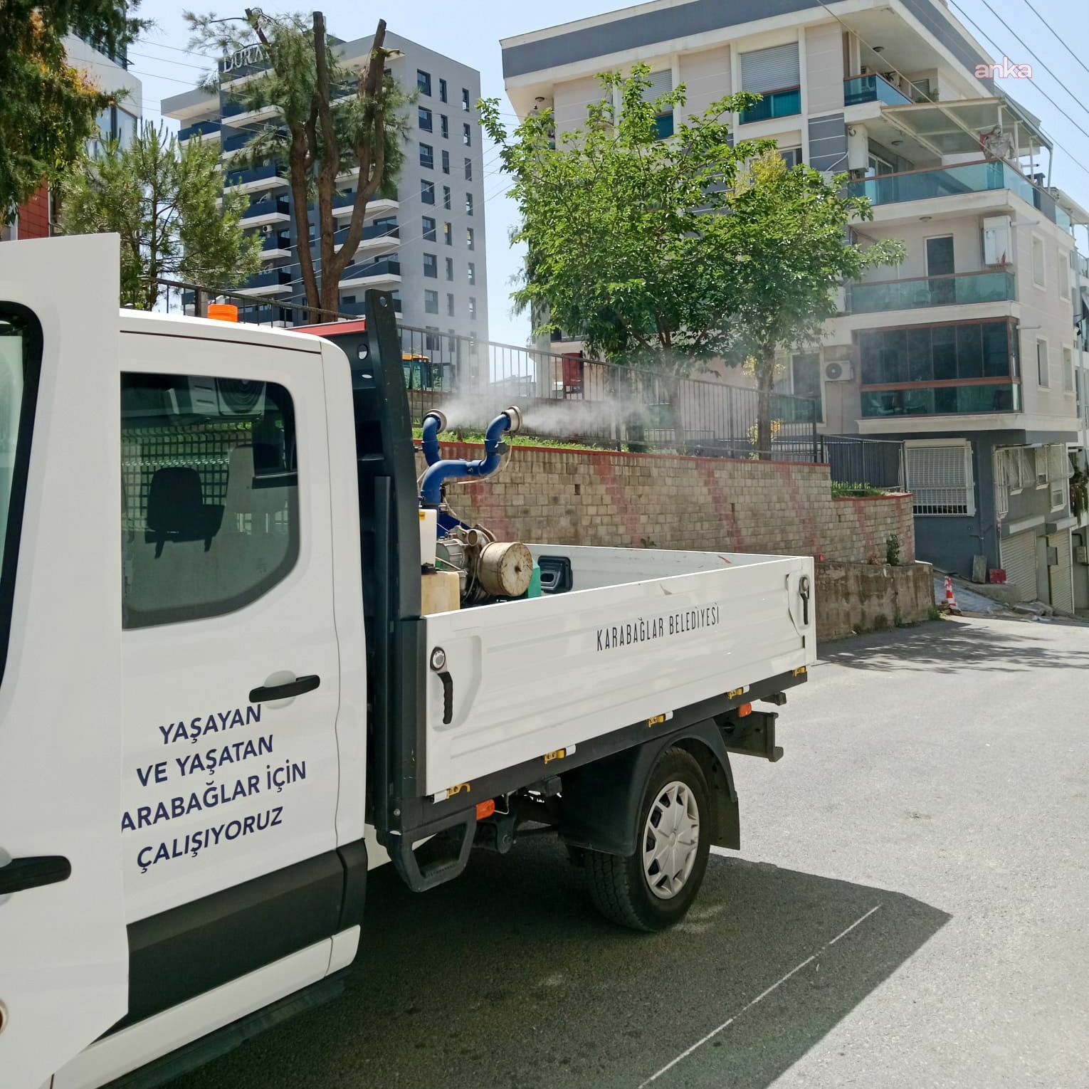 Karabağlar’ın 58 mahallesinde ilaçlama seferberliği
