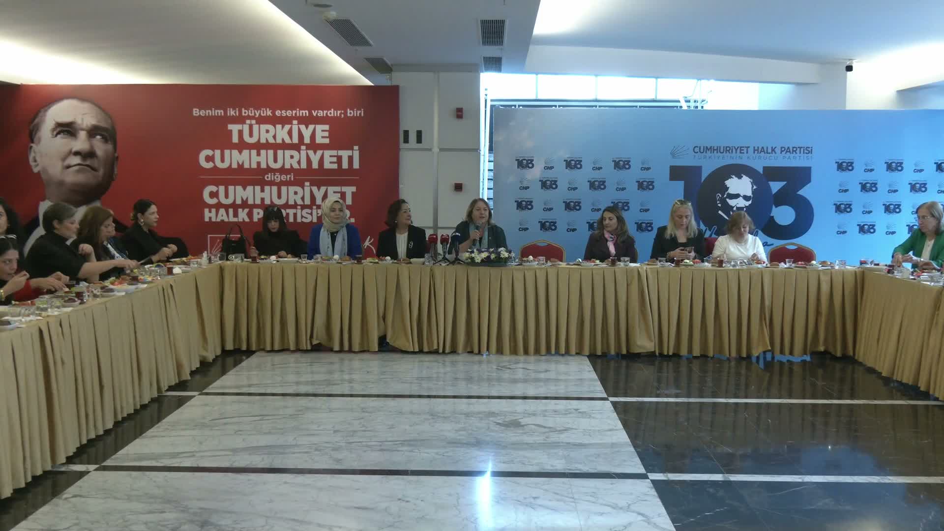 CHP Kadın Kolları, 30 kadın muhtarla buluştu