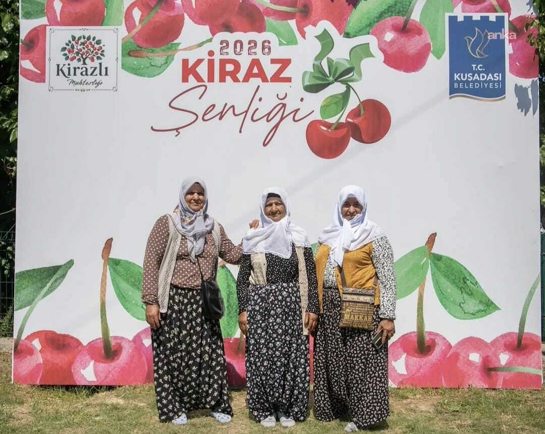 Kuşadası'nda "Geleneksel Kiraz Şenliği"ne yoğun ilgi
