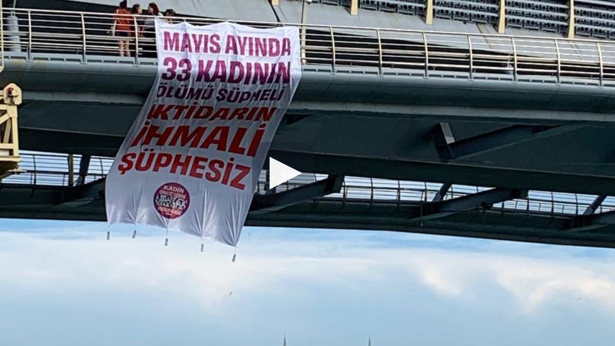 Kadın Cinayetlerini Durduracağız Platformu, Haliç Köprüsü’ne pankart astı: "İktidarın ihmali şüphesiz"