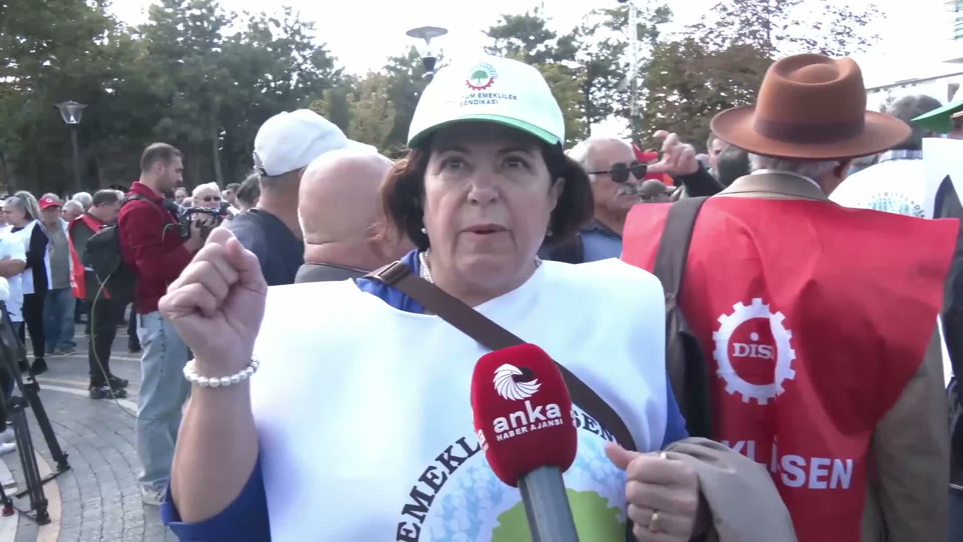 Emekli polis, seyyanen zam talebi için yapılan eylem öncesi intihar girişiminde bulundu