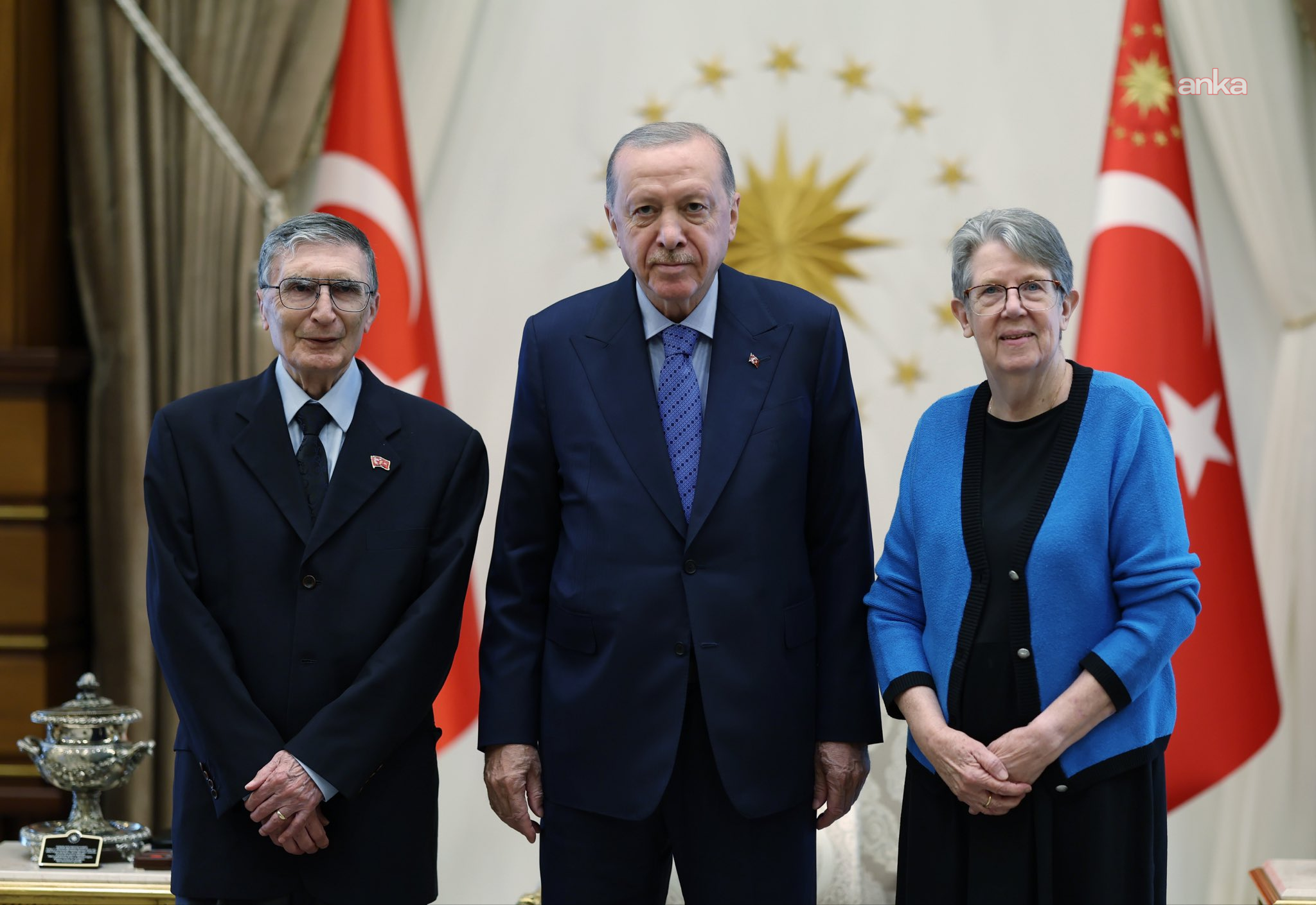 Cumhurbaşkanı Erdoğan, Nobel ödüllü bilim insanı Aziz Sancar'ı Cumhurbaşkanlığı'nda kabul etti