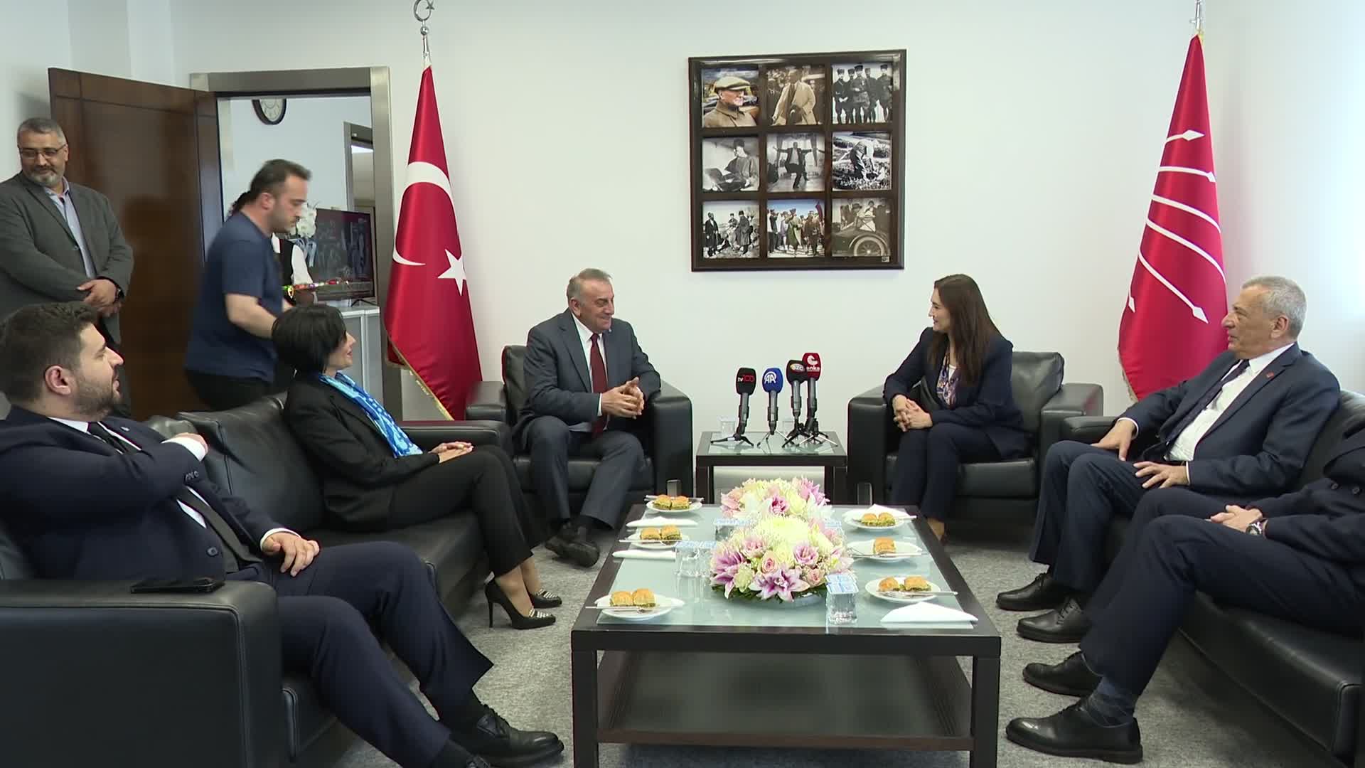 Siyasi partiler arası bayramlaşma... DEVA, Gelecek ve Vatan Partisi’nden CHP Genel Merkezi'ne bayram ziyareti