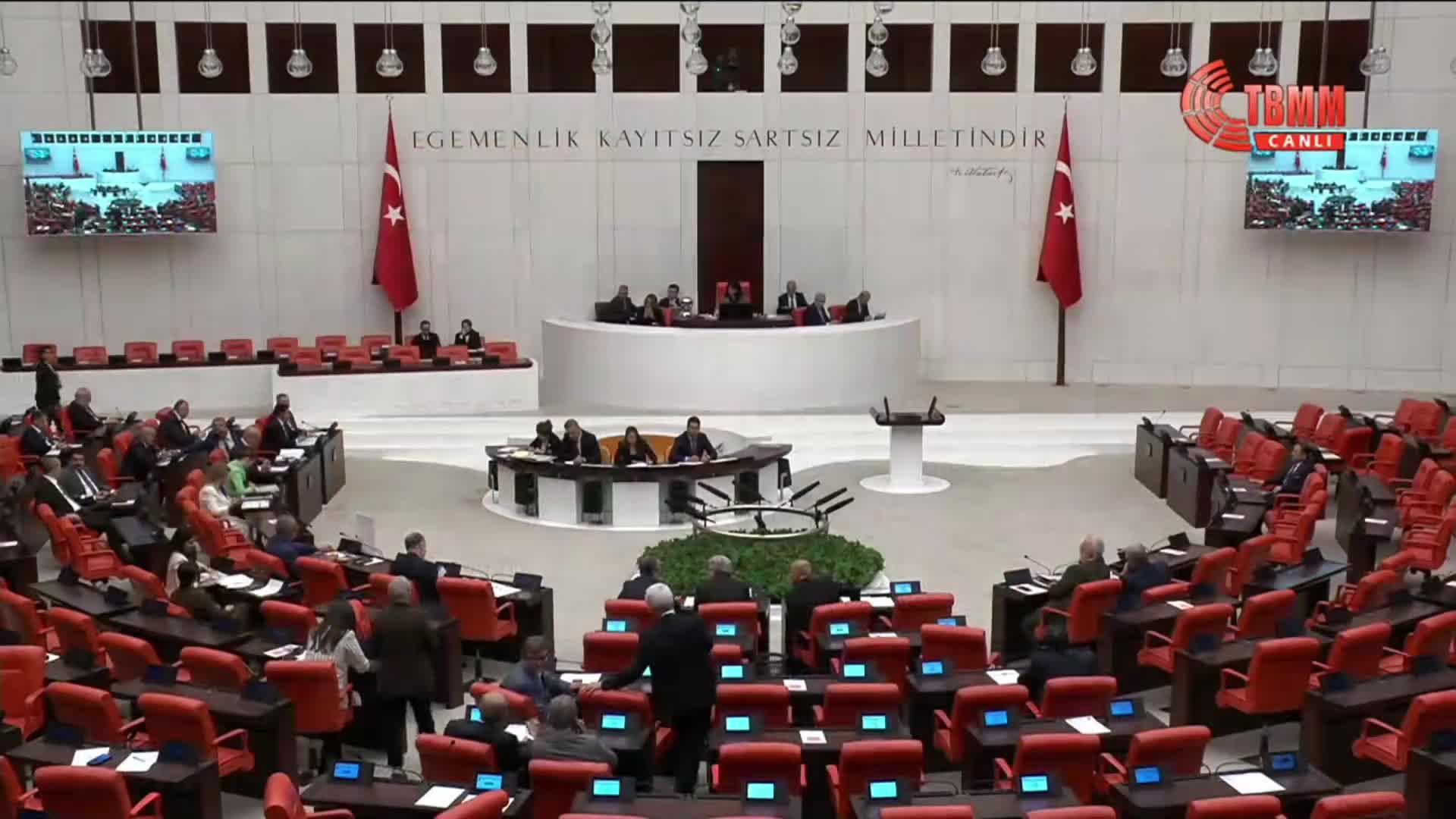 TBMM'de milletvekillerine yönelik “itibar suikastı” ve sosyal medya saldırılarına karşı ortak tepki