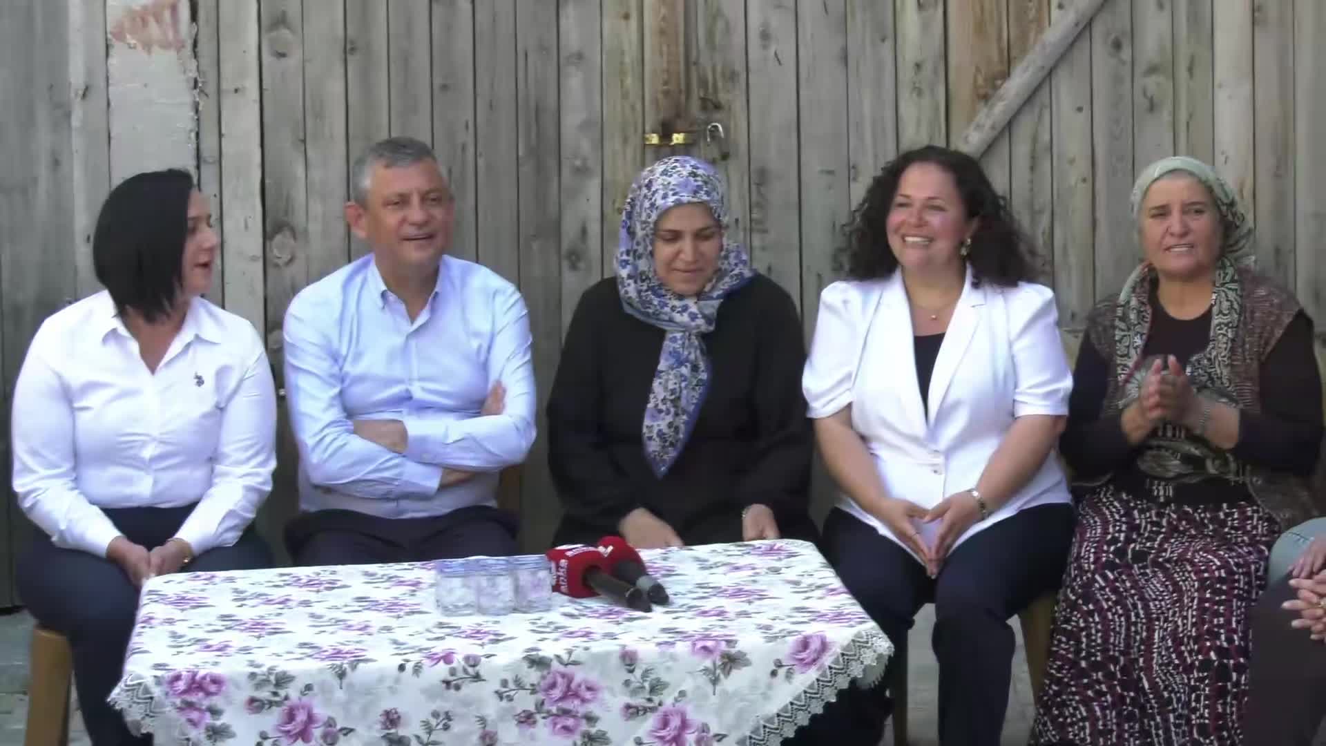 Özgür Özel, Kastamonu’da... Özel:  "Bir ailede bir kişiye bir asgari ücretli olsun iş verilemiyorsa o aileye zorunlu ihtiyaçlarını karşılayacak vatandaşlık temel geliri bağlayacağız"