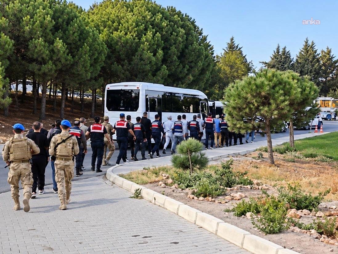 Çeşme Belediyesi’ne yönelik operasyonda 10 kişi tutuklandı