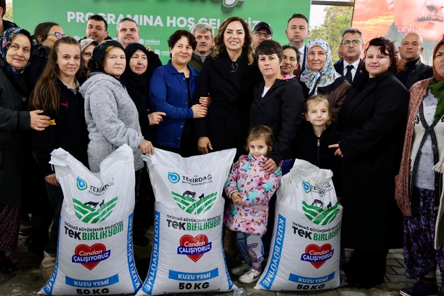 Tekirdağ Büyükşehir Belediyesi'nden bin 965 yetiştiriciye 2,9 milyon kilogram yem desteği