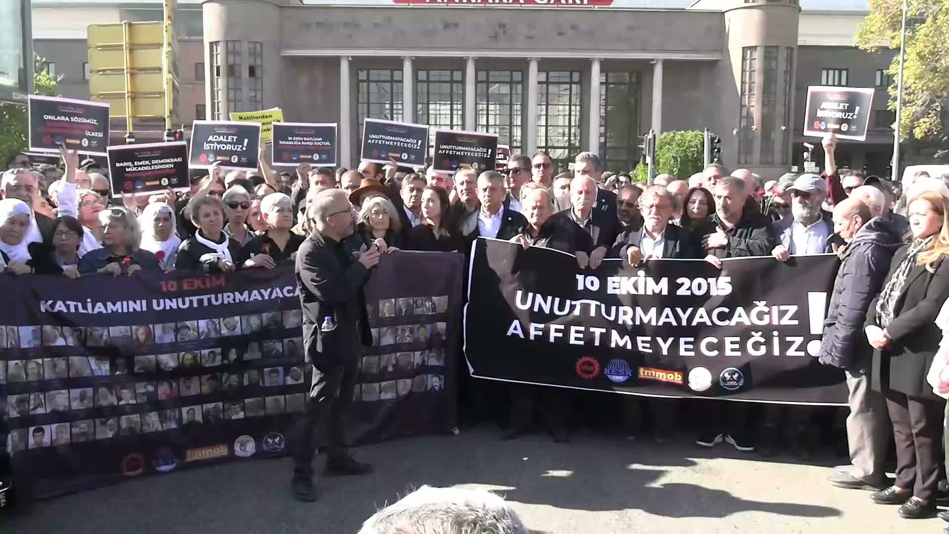 10 Ekim Ankara Gar Katliamı'nda yaşamını yitirenler anıldı: "11 yıldır adalet arıyoruz"