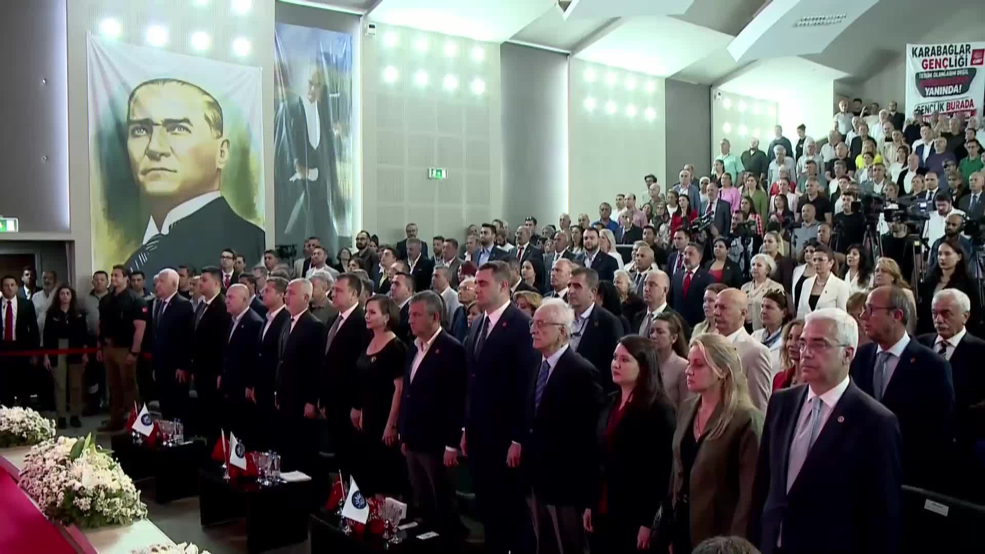 İzmir Karabağlar’da Osman Aksüner Kentsel Dönüşüm Projesi CHP Genel Başkanı Özel’in katılımıyla tanıtıldı