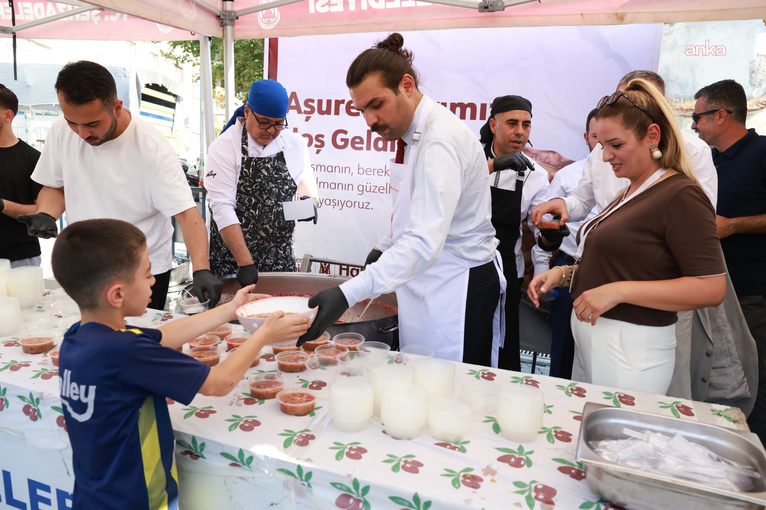 Şehzadeler Belediyesi'nden 2 bin 750 kişilik aşure ikramı