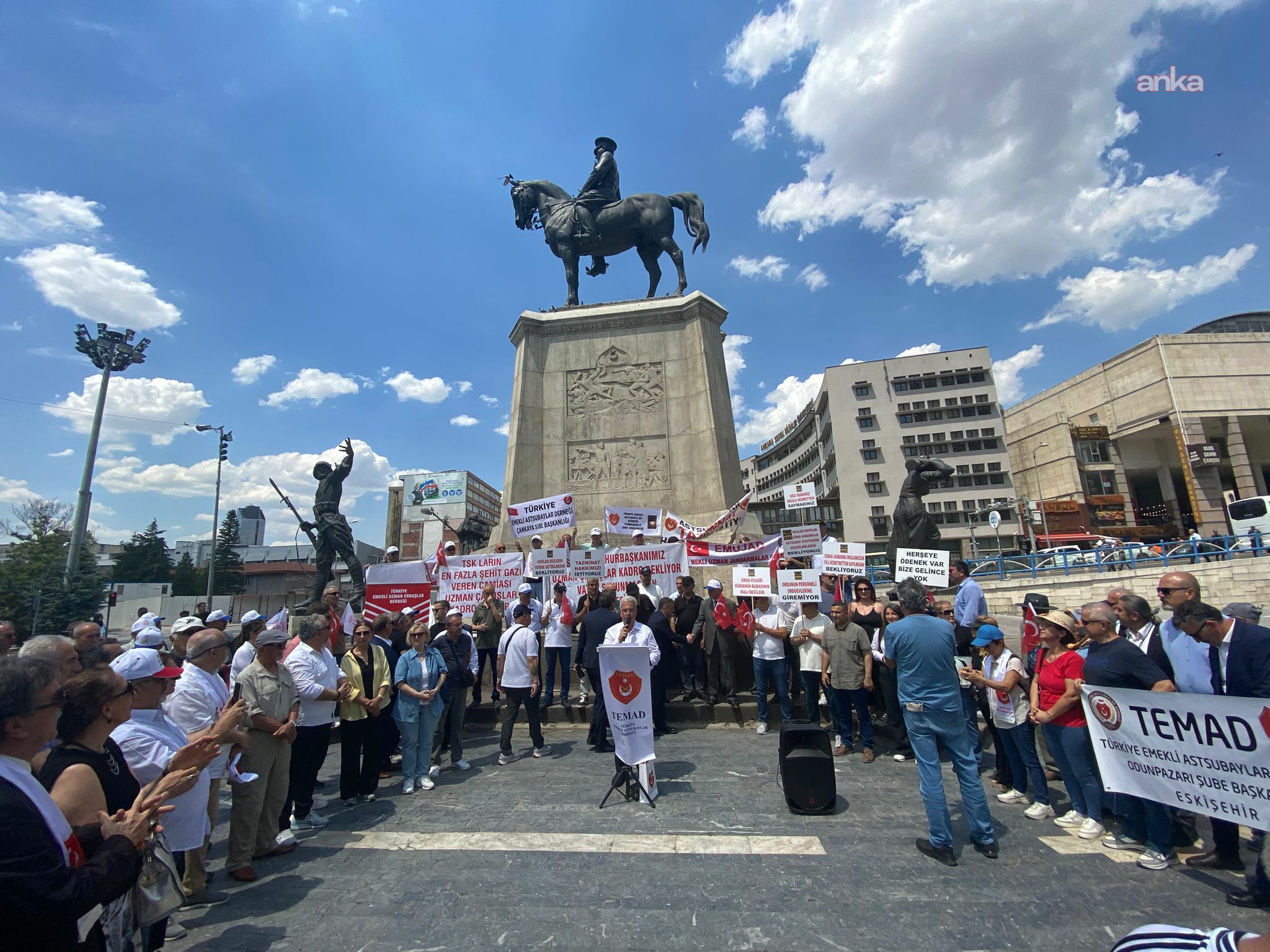 Emekli astsubay, uzman erbaş ve uzman jandarmalar Ulus'ta: "Bizi sadece şehit olduğumuzda mı hatırlayacaksınız?"