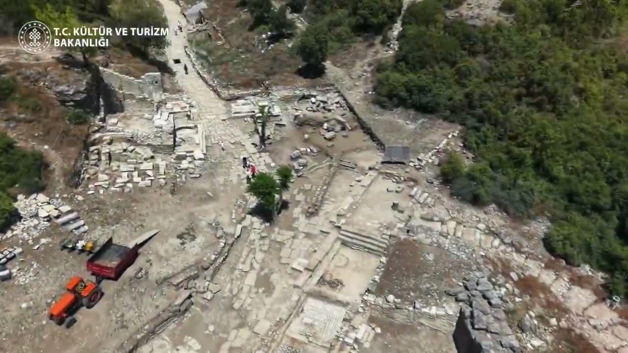 Kültür ve Turizm Bakanı Ersoy: Aspendos'ta şifanın yaklaşık 1800 yıllık sembolü gün yüzüne çıktı