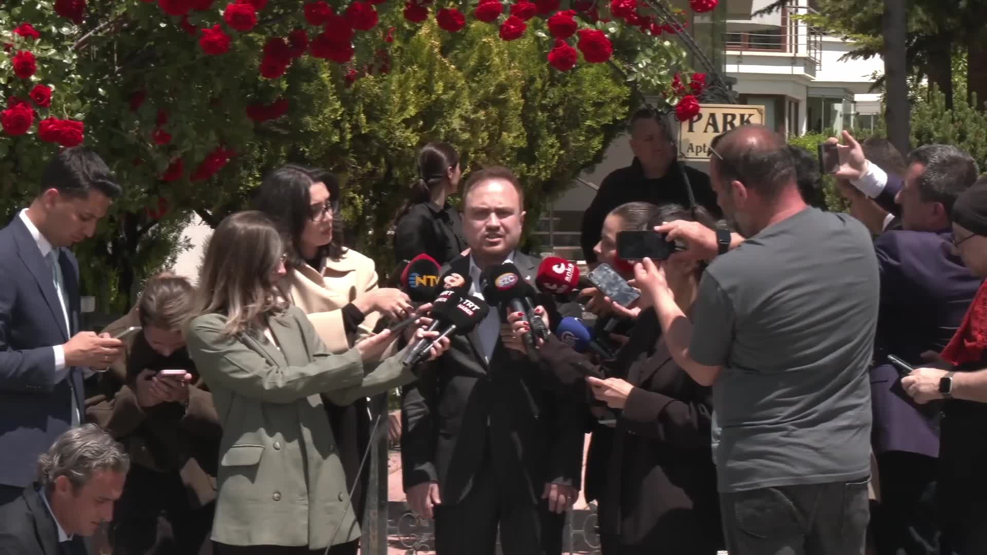Kılıçdaroğlu’nu ziyaret eden avukat Onur Yusuf Üregen: “Hayırlı olsun dileklerinde bulundum”