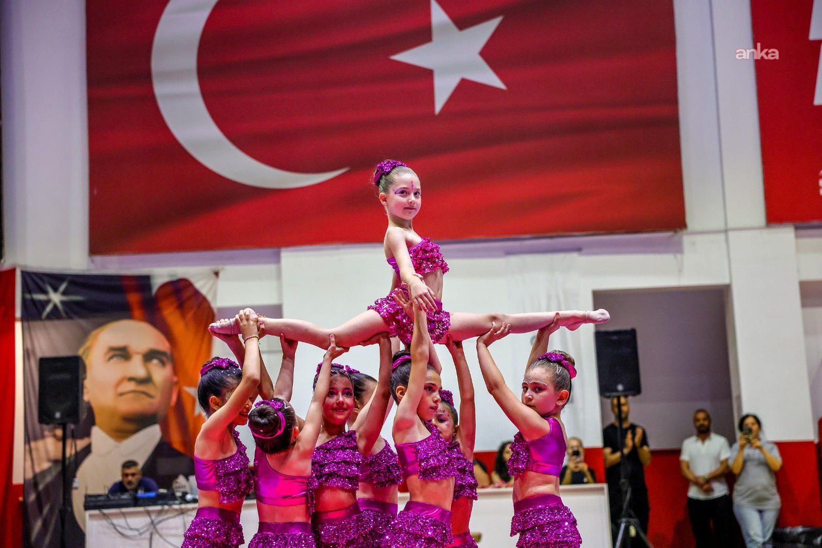 Bayraklılı kursiyerlerden yıl sonu gösterisi