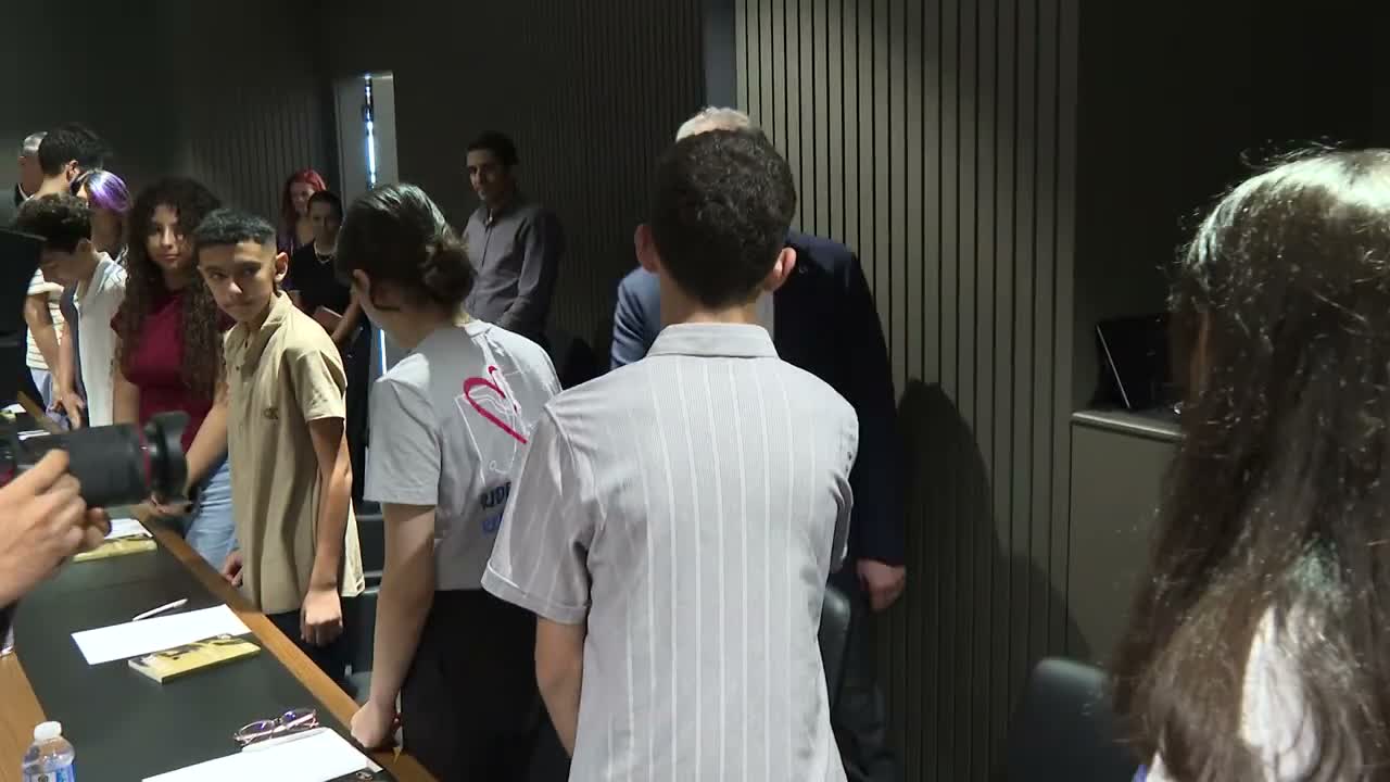 Mersin Büyükşehir Belediye Başkanı Seçer, LGS ve YKS başarısı gösteren gençleri ağırladı