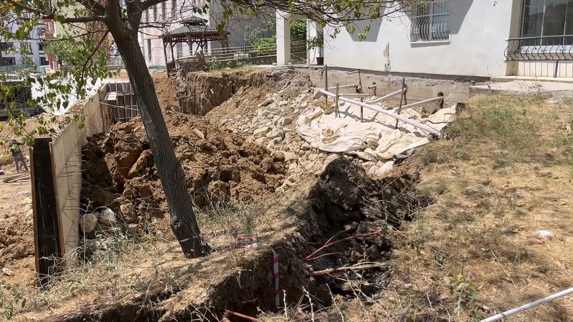 Tunceli’de zemini kayan binada inceleme tamamlandı, binada oturanların evlerine dönüşüne izin verildi