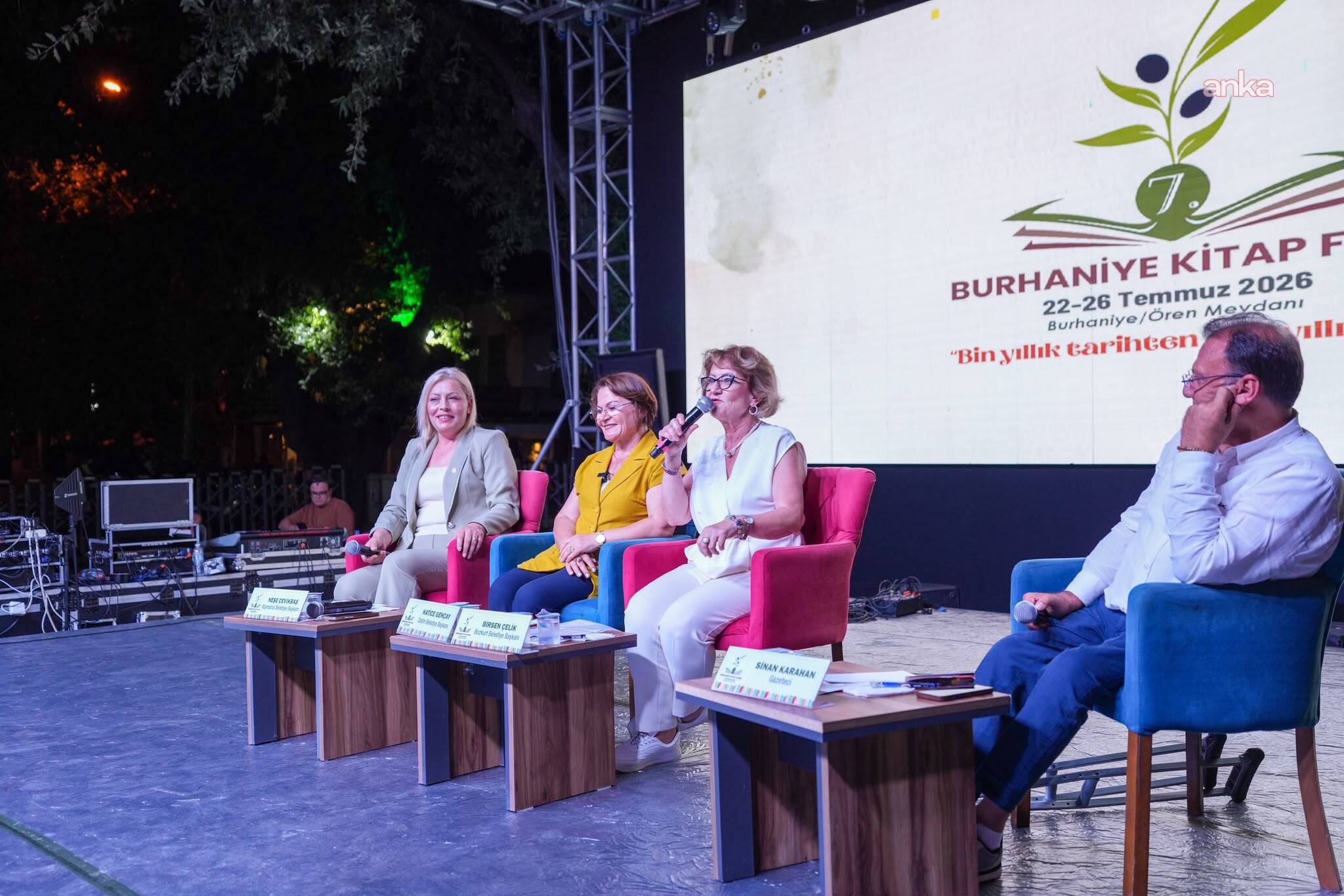 Didim Belediye Başkanı Gençay, Burhaniye Kitap Fuarı'nda yerel yönetim deneyimlerini anlattı