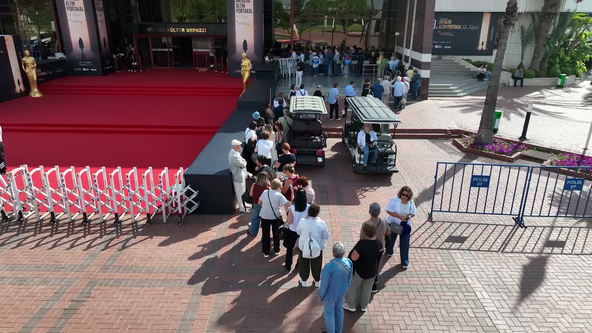 Altın Portakal’da ulusal ve uluslararası filmlerin ekipleri ağırlandı