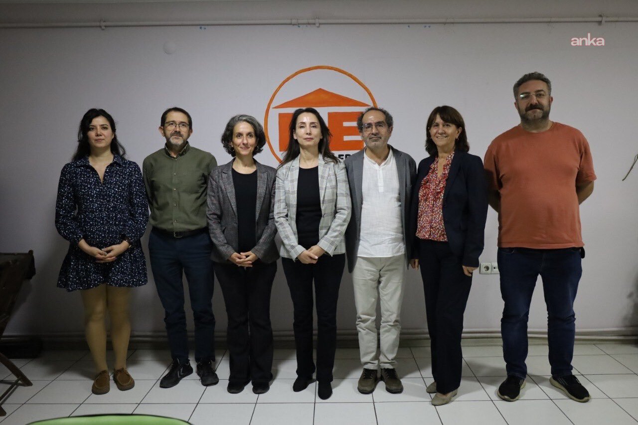 DEM Parti heyetinden Halkevleri’ne ziyaret: "Barış ve Demokratik Toplum Süreci" ele alındı