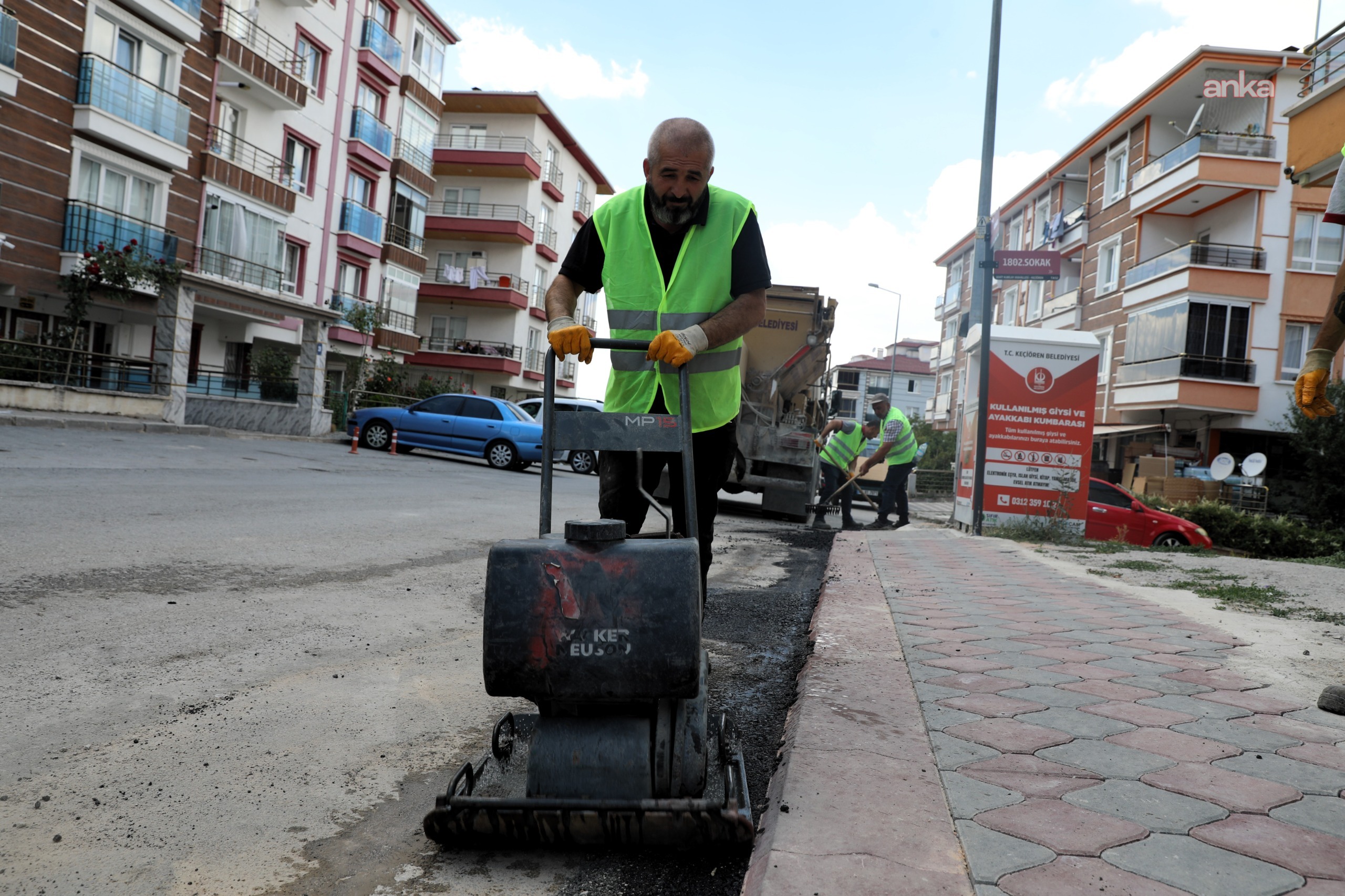 Keçiören Belediyesi, yol çalışmalarını sürdürüyor