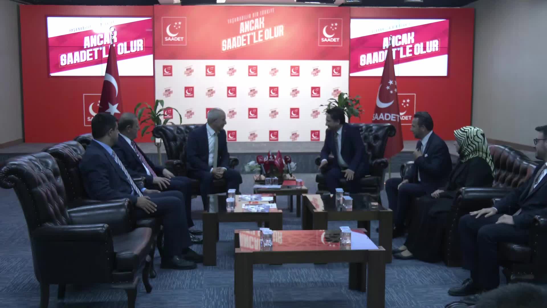 Siyasi partiler arası bayramlaşma... CHP Genel Merkez heyetinden Saadet Partisi ve Anahtar Parti ziyareti