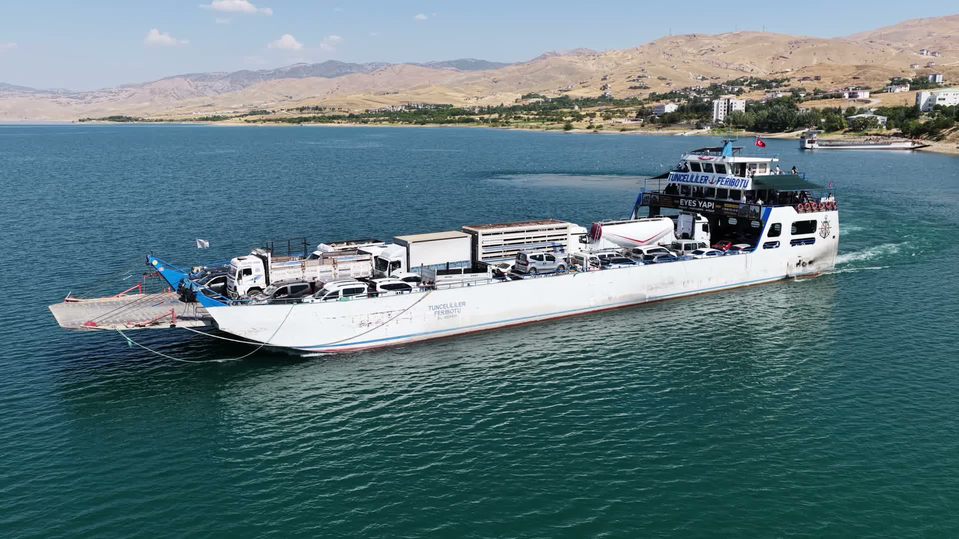 Tunceli'de yurttaşlar Keban Barajı üzerine köprü istiyor