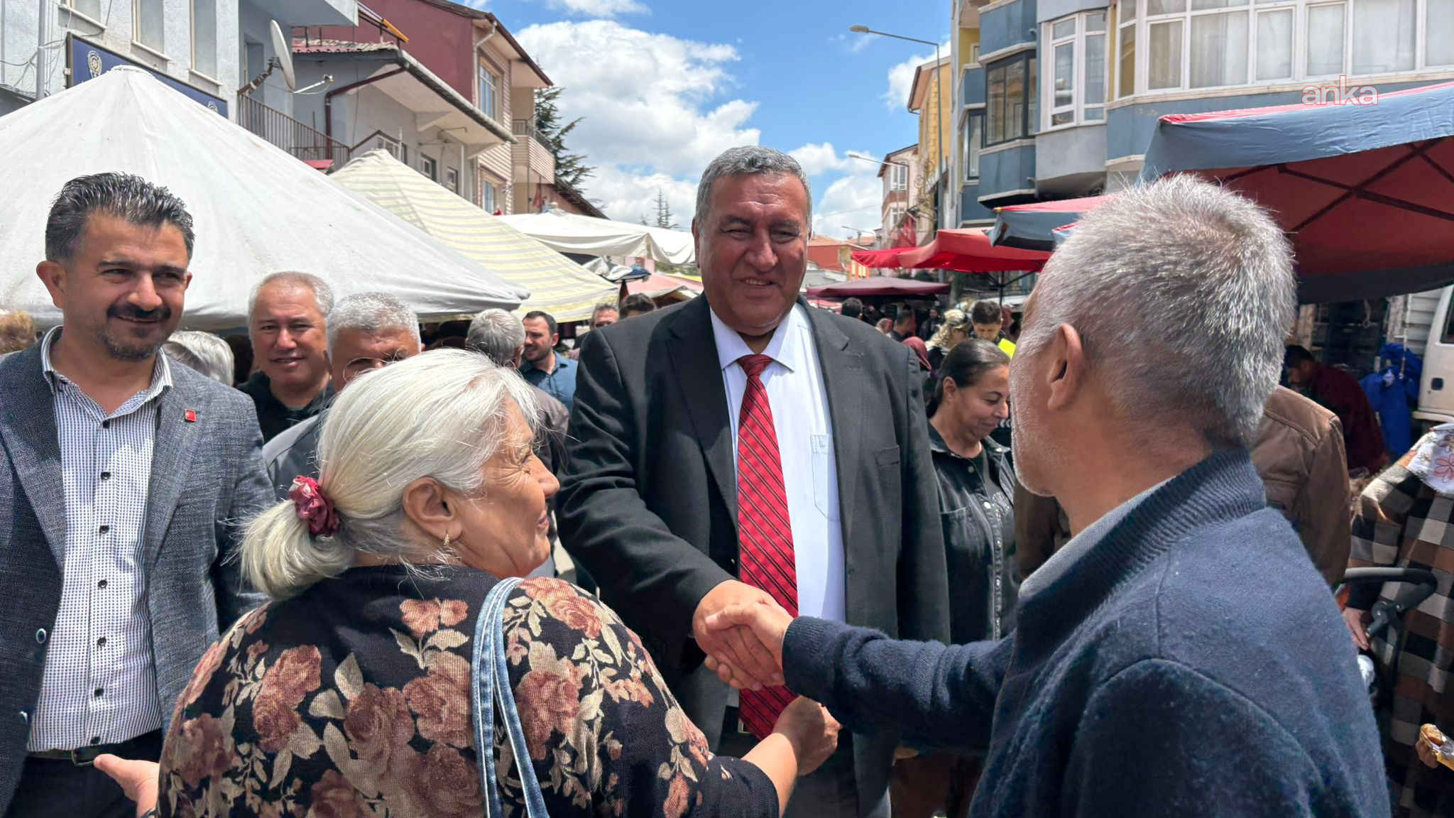 CHP'li Gürer: "Pazarlar, markete göre daha uygun fiyatla ürün satılan yerler ancak vatandaş pazarda dahi alışverişte zorlanıyor"