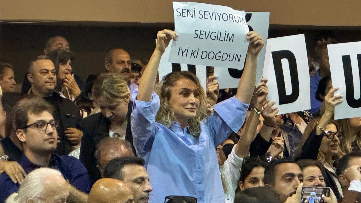 İmamoğlu'nun doğum günü duruşmada kutlandı: Dilek İmamoğlu'ndan "Sevgilim iyi ki doğdun" sürprizi