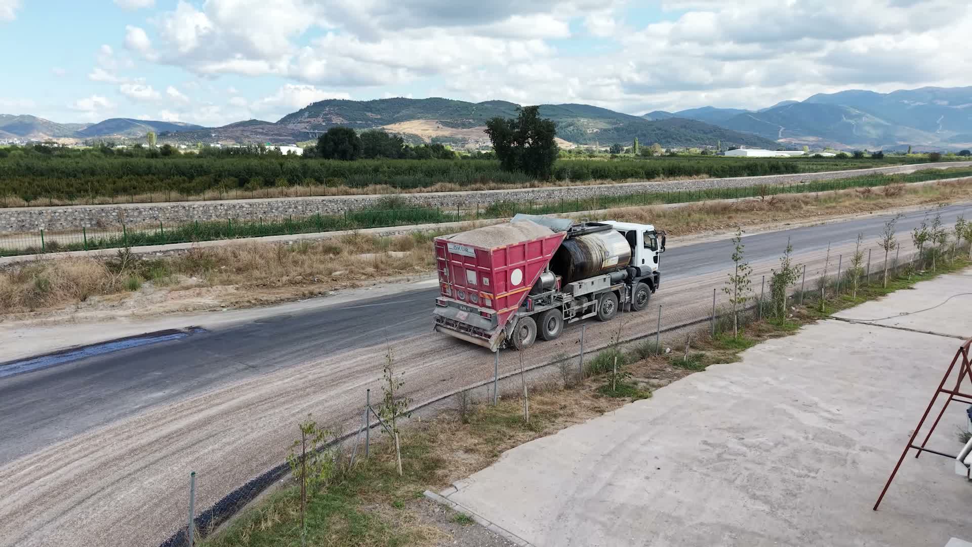 Bursa Büyükşehir Belediyesi, Yıldırım ilçesinde ulaşım ağını güçlendiriyor