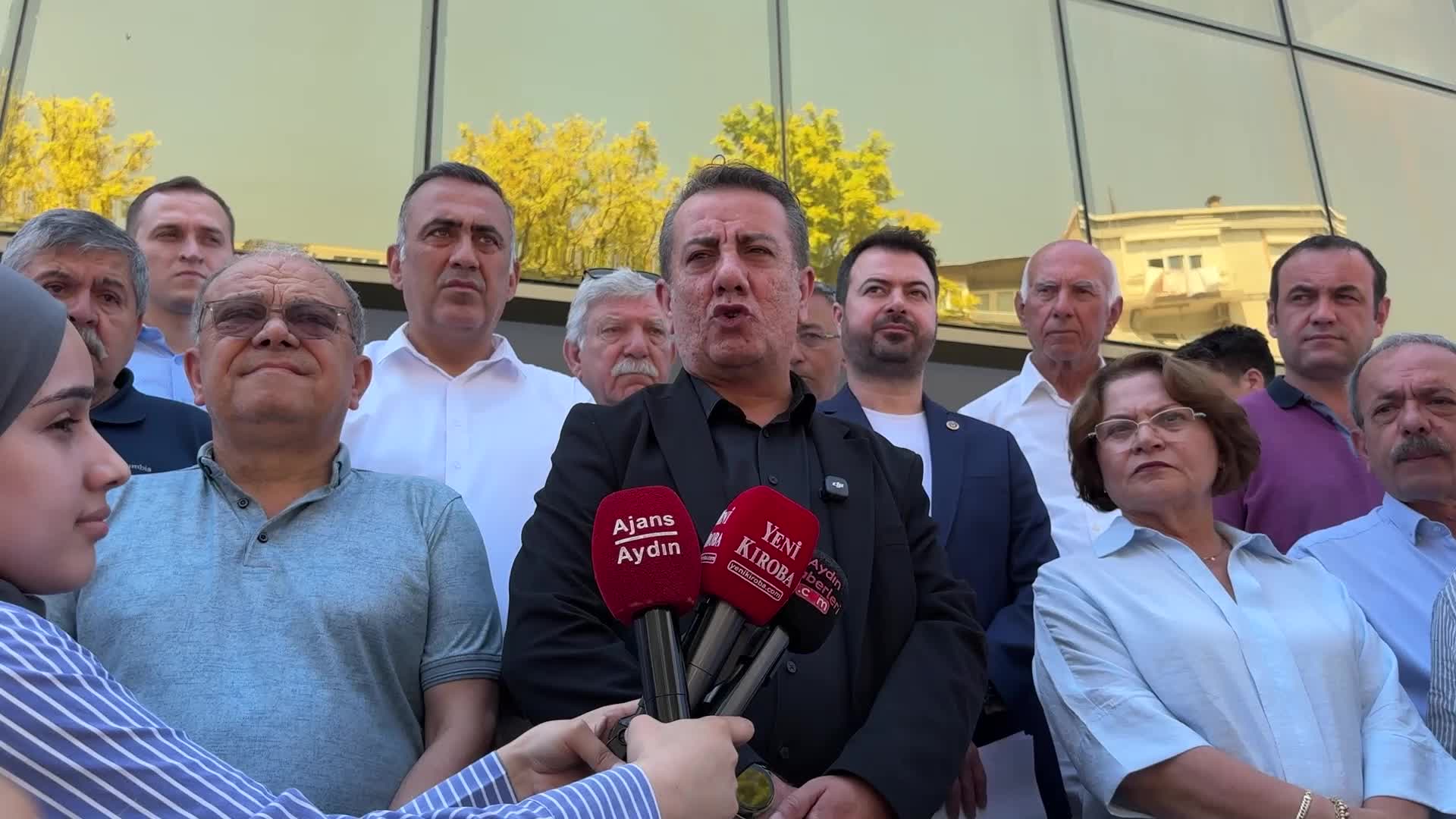 Aydın Büyükşehir Belediye Meclisi’nde "mikrofon" gerginliği