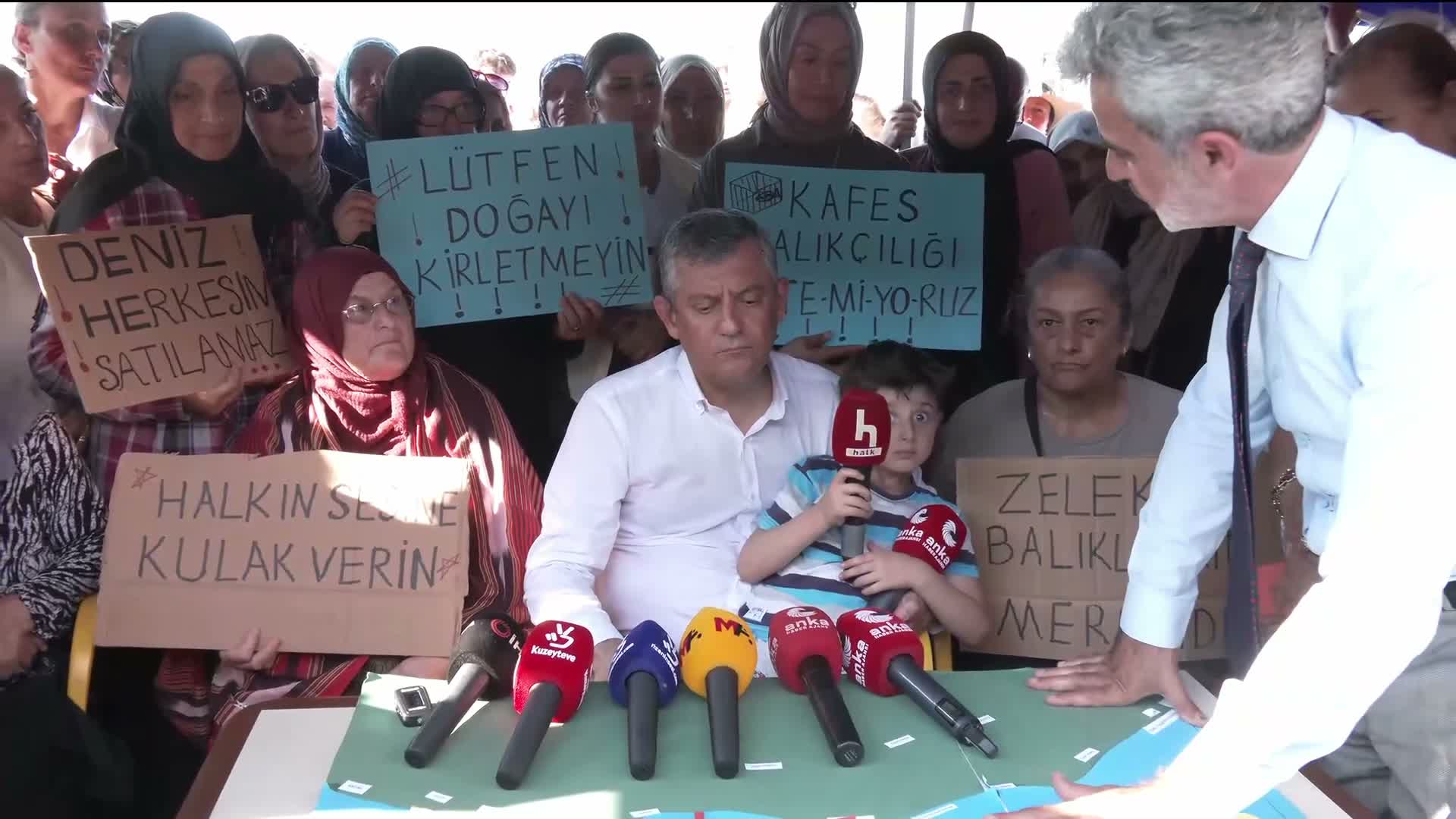 Özgür Özel, Rize'de... Özel: Kafesler burada durduğu takdirde balıkçılık yapılamaz