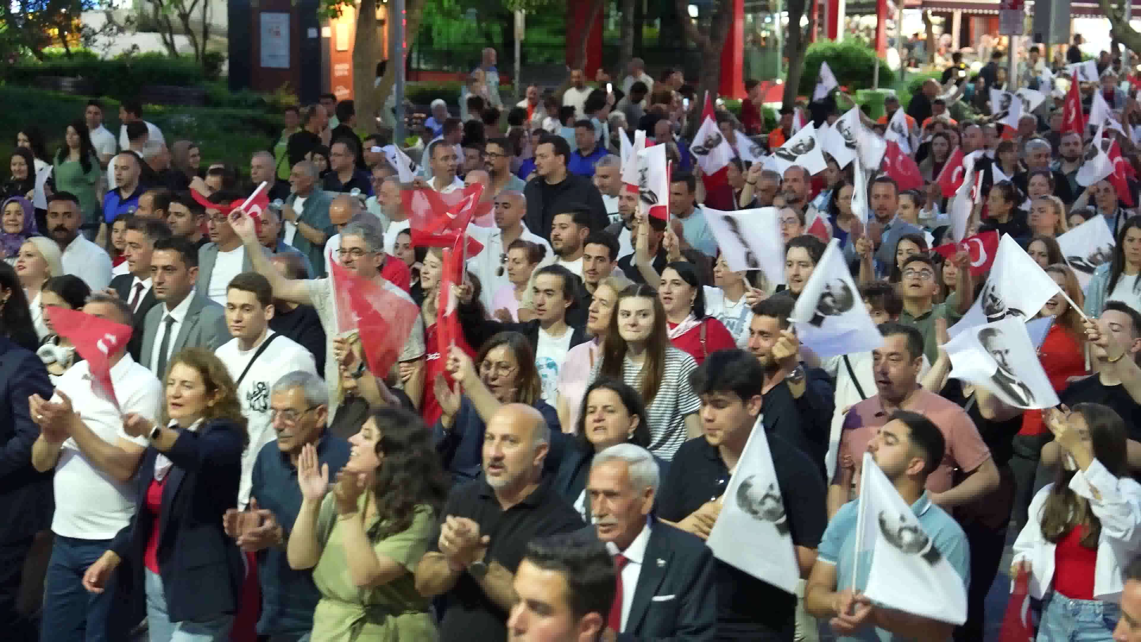 Manisa’da 19 Mayıs coşkusu, Ozbi konseri ve dron gösterisiyle zirveye ulaştı